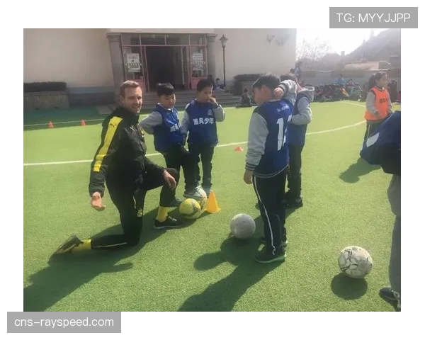 深度报道:德甲俱乐部青训营如何将“位置模糊化”理念融入训练 深度报道:德甲俱乐部青训营如何将“位置模糊化”理念融入训练