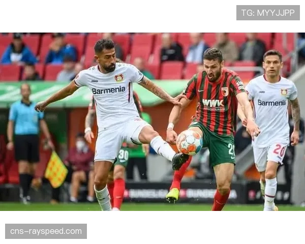 镜头特写:拜仁对阵勒沃库森,穆西亚拉连续过人后射门击中横梁 镜头特写:拜仁对阵勒沃库森,穆西亚拉连续过人后射门击中横梁