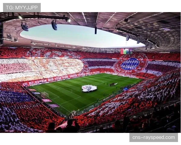 特写:梅斯主场外,球迷悬挂巨幅TIFO激励球队战斗到底 特写:梅斯主场外,球迷悬挂巨幅TIFO激励球队战斗到底